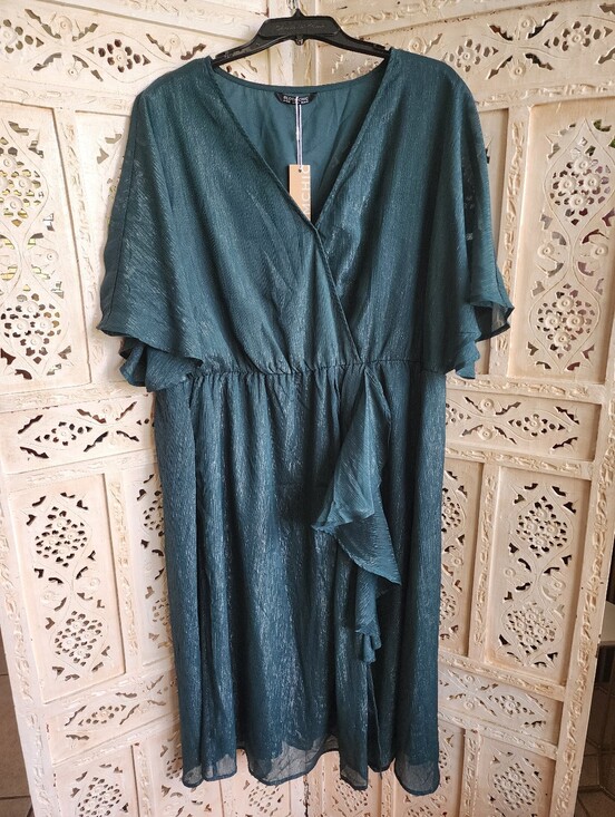 BloomChic Dresses & Skirts - NWT Bloomchic Green Dress- Size 18-20